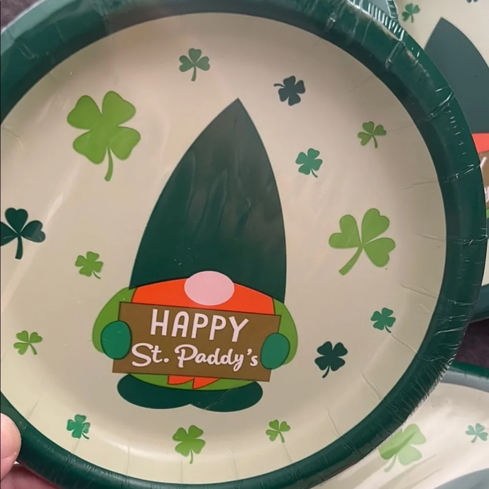 St. Paddy's Gnome Party Plates - Green and Cream 5 pack